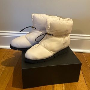 Jcrew size 9 puffer boot in cream